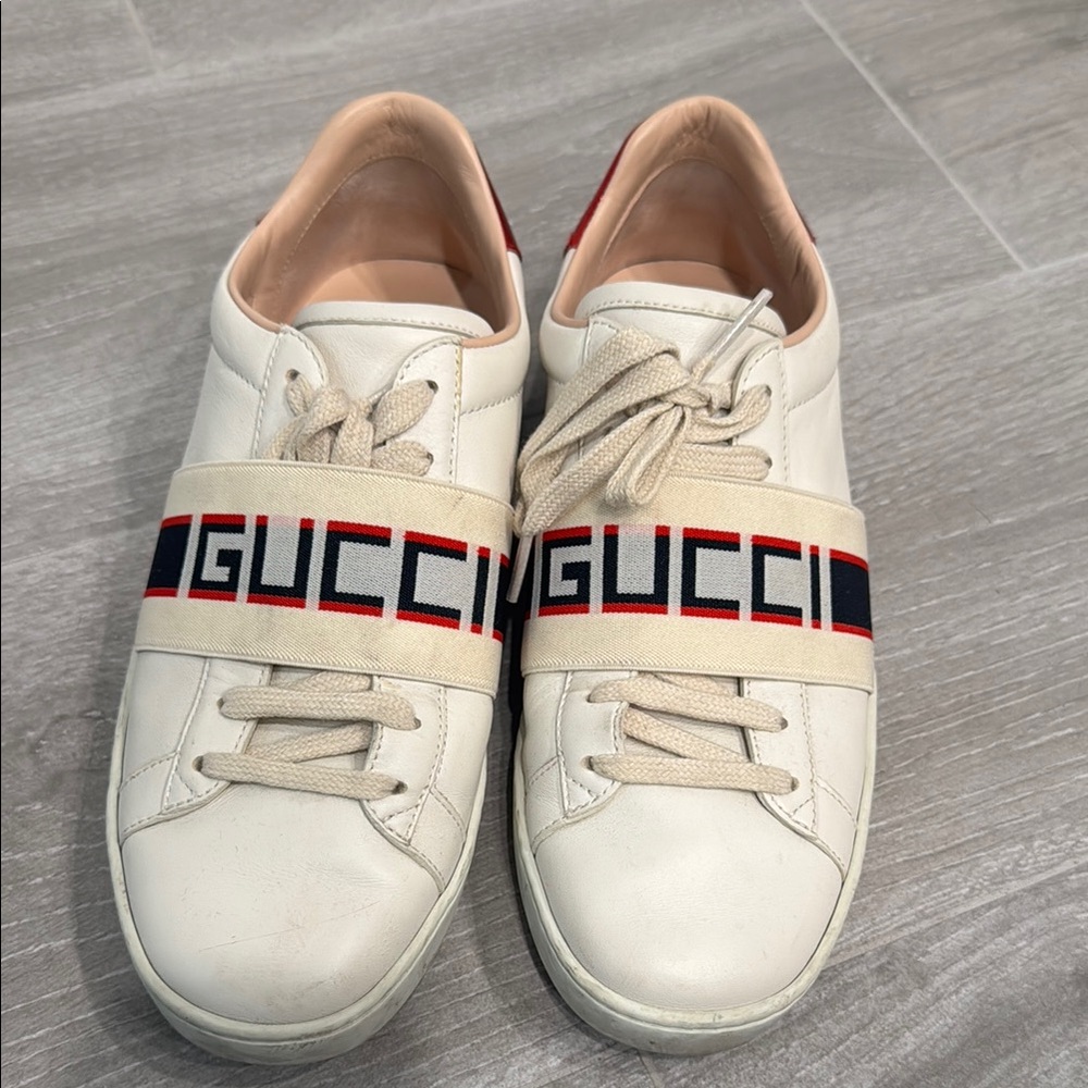 Gucci White Sneakers with Logo Band
